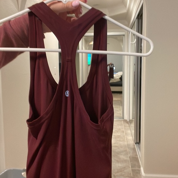 Size 6 tank top maroon color - Picture 2 of 2
